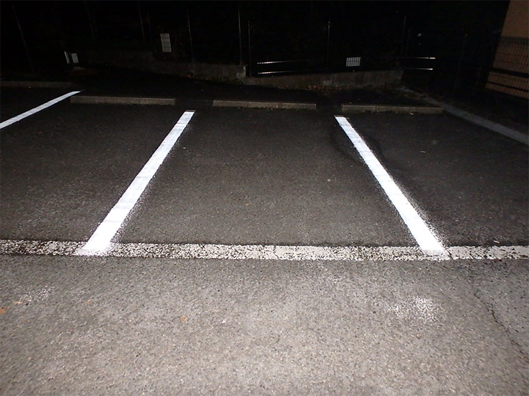 駐車場の白線引き直し　正面からのアップ