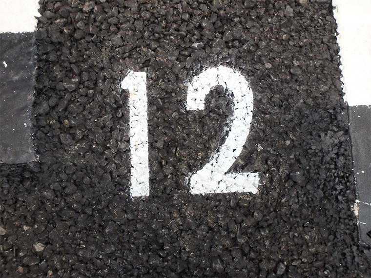 駐車場番号　12のアップ