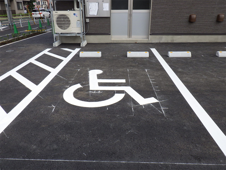 白線ライン施工+マーク、文字施工+パーキングブロック設置 東京都2