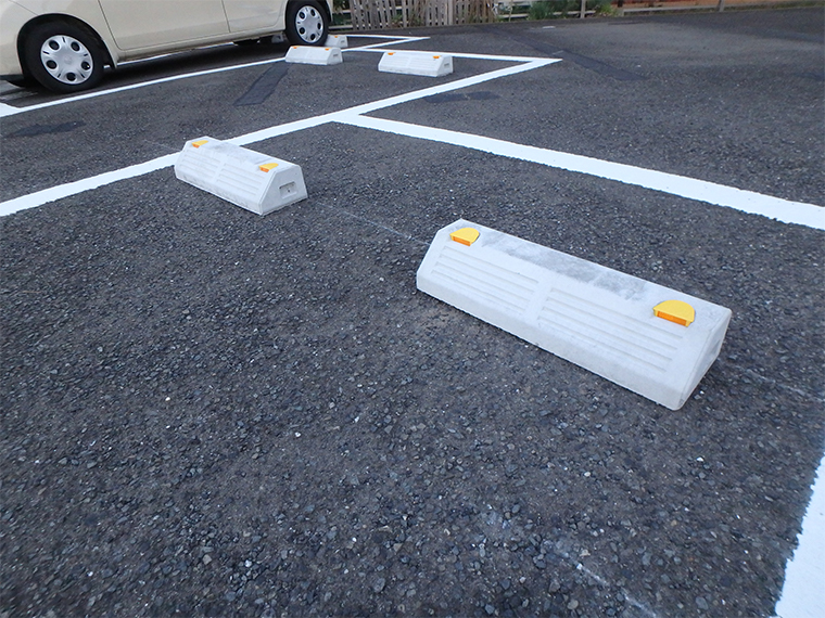白線ライン施工+パーキングブロック設置 神奈川県1